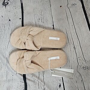 Skin Velour Slide Slipper NWT Size Medium